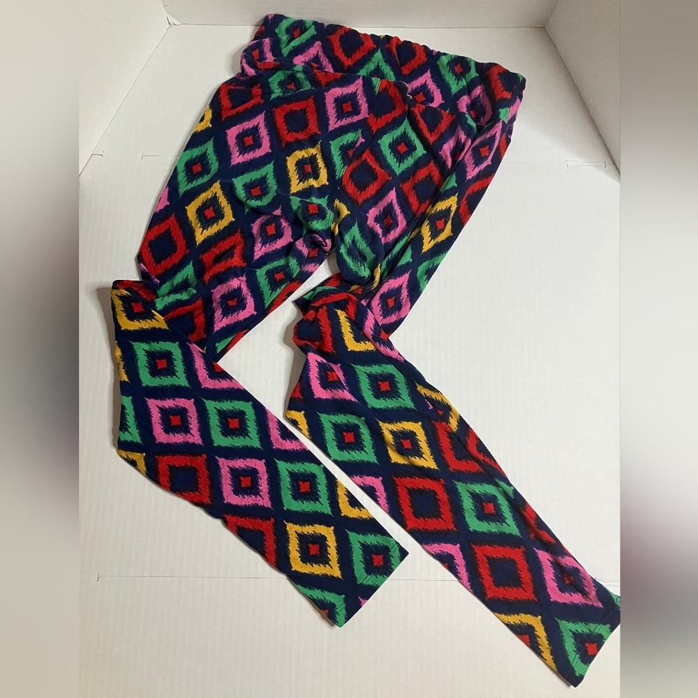 LuLaRoe Leggings with Bold Diamond Pattern Size Tall & Curvy